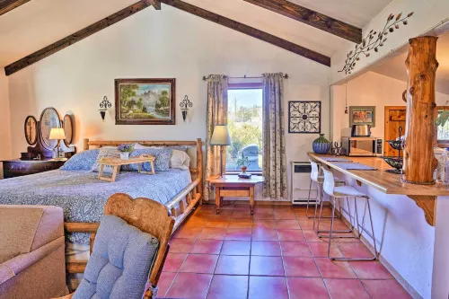 Cozy 'Story Book Barn Cottage' w/ Scenic View