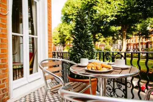 Henley House Hotel Dining Photos