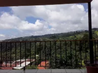 What A Retreat! In a pleasant neighborhood in the beautiful hills above Grecia.