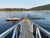 Luxury 4 Bedroom Lakehouse with Full Dock Access and Boat Slip
