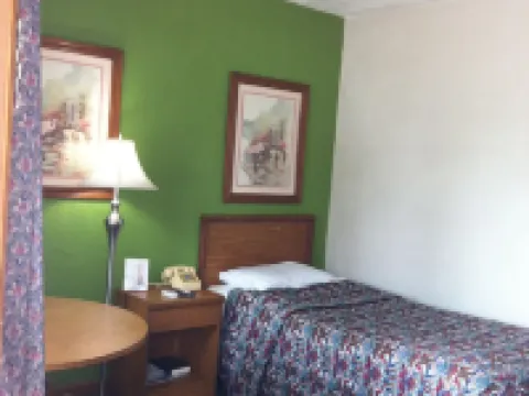 East Street Inn & Suites Hotels in Tipton