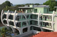 Room2Board Hostel and Surf School Hotel a 
