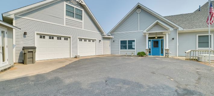 Chic Townhome on Lake Huron w/ Private Beach! Hotels in Chippewa County