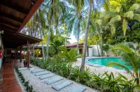 Café de Playa Beach Front Hotel