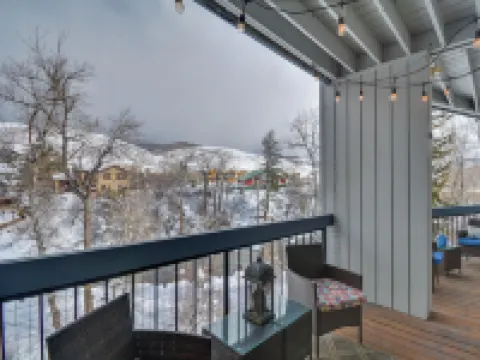 Private Ski Retreat in Avon: Eagle River Views! Hotels in Eagle-Vail