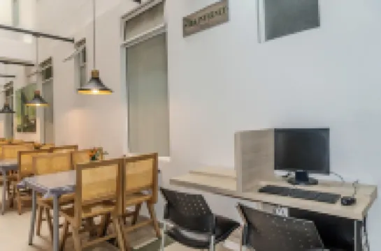 麥德林阿爾卡拉萬酒店