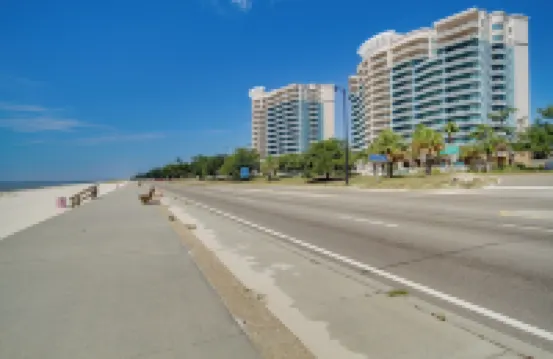 Beachfront Gulfport Vacation Rental w/ Balcony!
