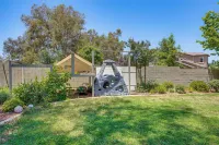 Rio Bravo Country Club Home in Bakersfield w/ Pool - 3 Yıldız