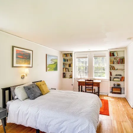 Quaint Woodstock Escape - 2 Mi to Tinker St!