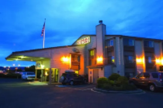 Ramada by Wyndham Medford Airport North