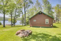 8 Mi to Saddleback Ski Area: Cabin w/ Fire Pit - 3성급