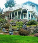 Movie Theater! Hot Tub! Private Rental 3 Bedrooms and 2 Bathrooms.