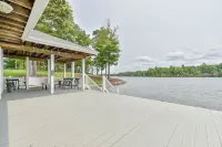 5 BR Lakefront Getaway + Fire Pit + Lake Views