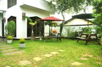 New York Guest House Hotels in Ethukala