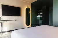 Novotel Paris Suresnes Longchamp - balcony