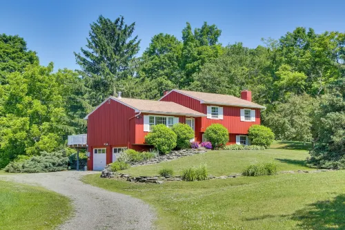 Hudson Valley Horse Farm Retreat in Salt Point - 3-Star