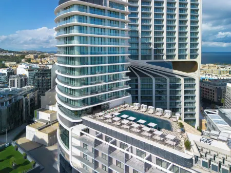 ME Malta by Meliá Отели рядом с достопримечательностью «Залив Спинола»