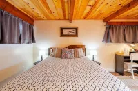 Cozy Casita with Private Courtyard and COLD A/C in East Tucson