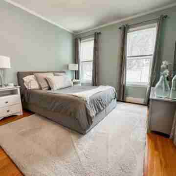 Southie Condo - Near Subway - Bring Pets - Pool Table Rooms