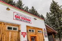 Historic Vintage Gas Station Glacier 9 miles Hotels in Martin City