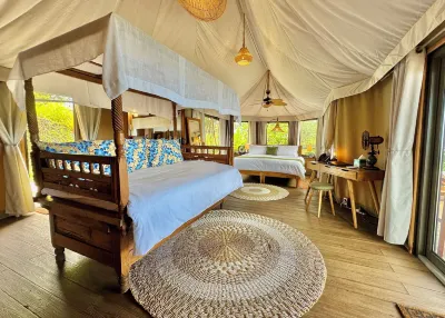 Palau Carolines Resort Hotels in Мейнгс