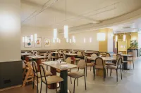 Premier Inn Köln City Mediapark - فطور