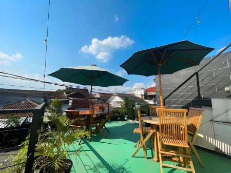 Dinasty Living Syariah Отели рядом с достопримечательностью «Museum Nike Ardilla»