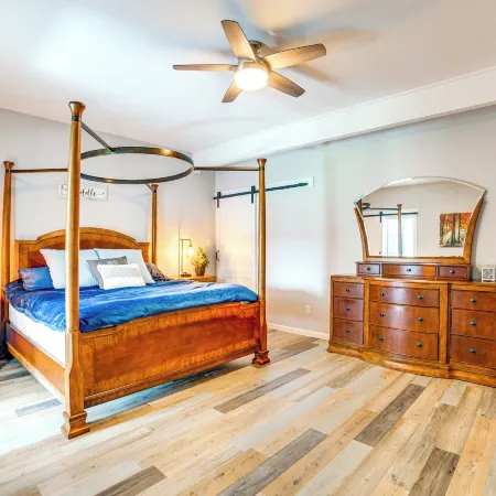 Lake Tawakoni Access and Hot Tub - Wills Point Home!
