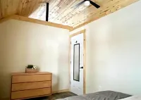 Stylish, Cozy Cabin in Lake George.