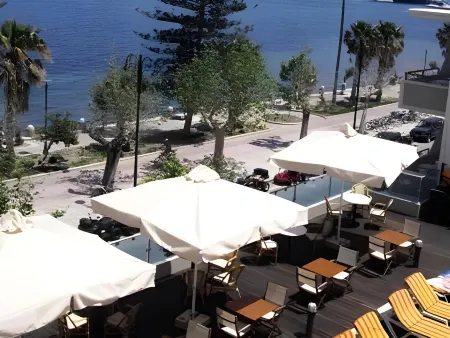 Bristol Sea View Apartments Отели рядом с достопримечательностью «Lambi beach»