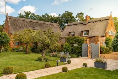 The Norfolk Mead Hotel Отели в г. Роксхем