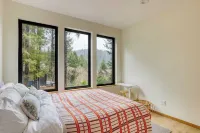 Rustic Arch Cape Getaway w Vibrant Interior Walk to the Beach Cape Wonder Hotels in Arch Cape