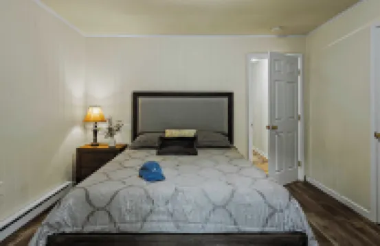 Frolic on Fern by AvantStay Enclosed Deck w Forest Views Bar