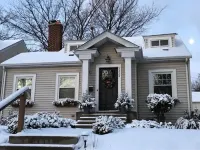 Fulton Retreat - Downtown Minneapolis - 50th and France! Hotels near Centennial Lakes Park