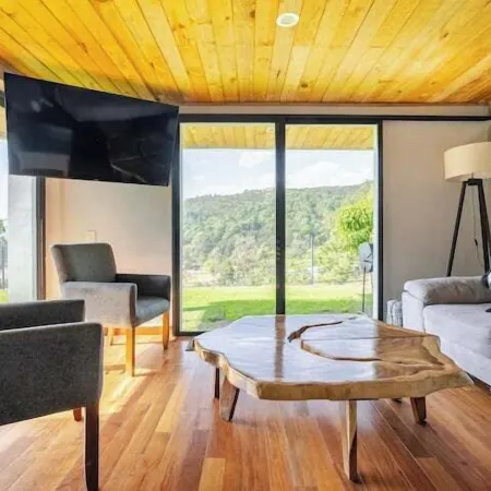 Luxo Casa en Valle de Bravo Con Jacuzzi y Espectacular Vista Al Lago