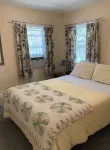 A cozy cottage tucked away in the heart of Union Pier! 러브 트리 주변 호텔
