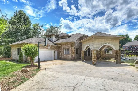 Island Point by Avantstay Sleeps 18 + Dock