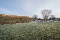 Vel’s Villa Vacation Home Hotels in Quinte West