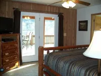 White River Get Away Cabin (Norfork) - River frontage - Open all Year