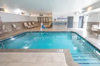 Holiday Inn Express & Suites CHICAGO WEST - ST CHARLES by IHG - Pools