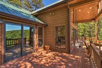 Peaceful Cabin w/ Deck + Scenic Mtn Views! - Homestays