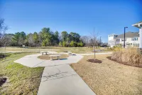 Hampton Condo by Convention Center and Coliseum!