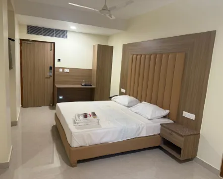 GURU CHITRA Hotels in Tiruchendur