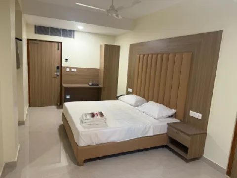 GURU CHITRA Hotels near Thiruchendur Murugan Temple