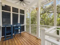 Short Walk to Beach Club, Close to Seaside 3Br Home & Carriage House Home Hotels in Seaside