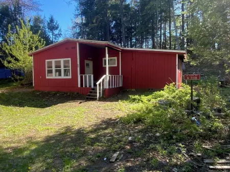 Cozy cabin with WiFi in charming Au Train, Completely remodeled as of June 2025