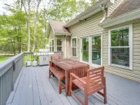 Tannersville House: Bar & Deck, 2 Mi to Ski Resort Hotels in Pocono