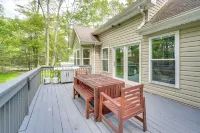 Tannersville House: Bar & Deck, 2 Mi to Ski Resort