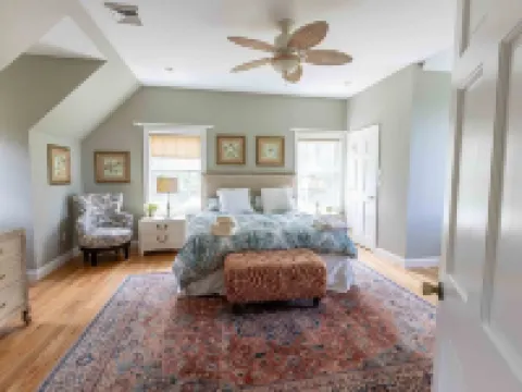 NEW Spectacular Views & Private space on a Scenic Mountain 40ft Salt Water Pool Hotels in Esopus