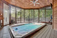 Fancy Poconos Castle & Indoor MEGA 10+ Hot Tub - Villas